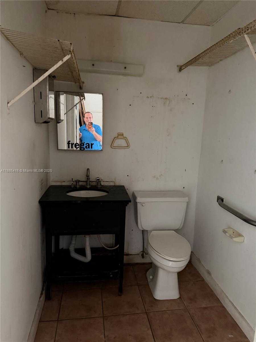 Small Image of 11339 WEST FLAGLER ST, Sweetwater Number 10