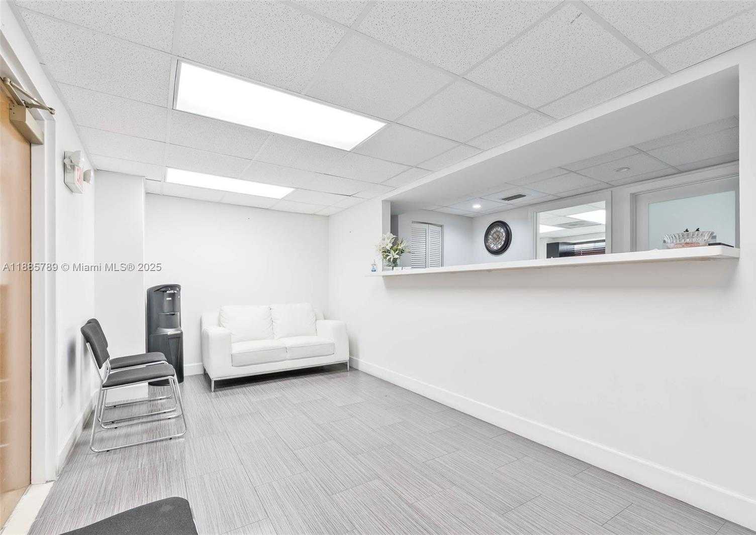 Small Image of Miami Number 6