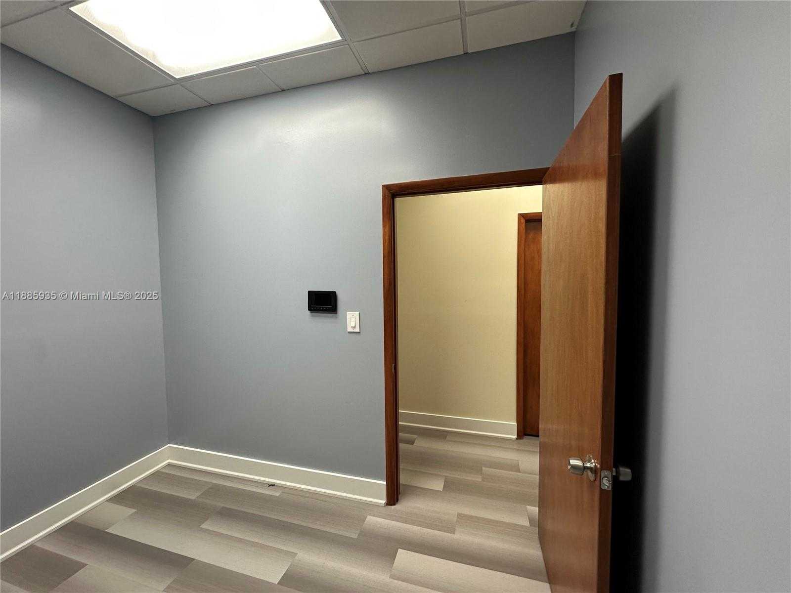 Small Image of 1911 HARRISON ST #8, Hollywood Number 9