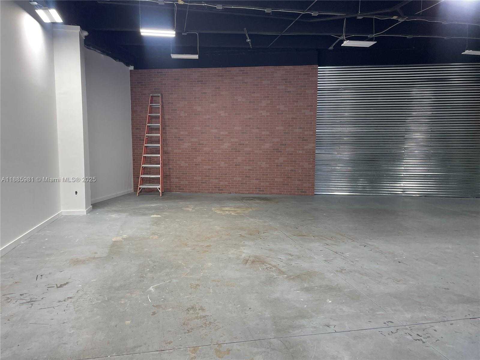 Small Image of 18315 WEST DIXIE HWY, North Miami Beach Number 2