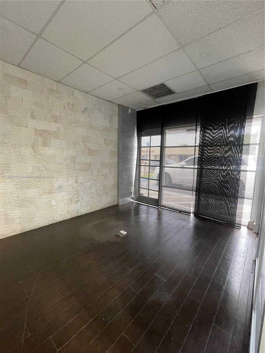 Small Image of 18315 WEST DIXIE HWY, North Miami Beach Number 3