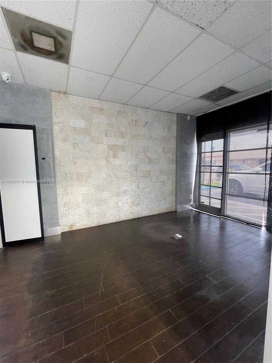 Small Image of 18315 WEST DIXIE HWY, North Miami Beach Number 4