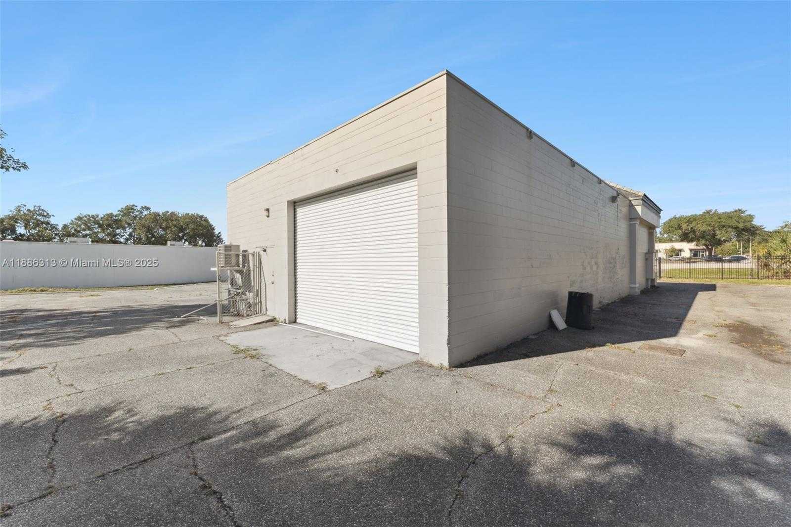 Small Image of 205 SOUTH US HIGHWAY 17-92, Other City - In The State Of Florida Number 9