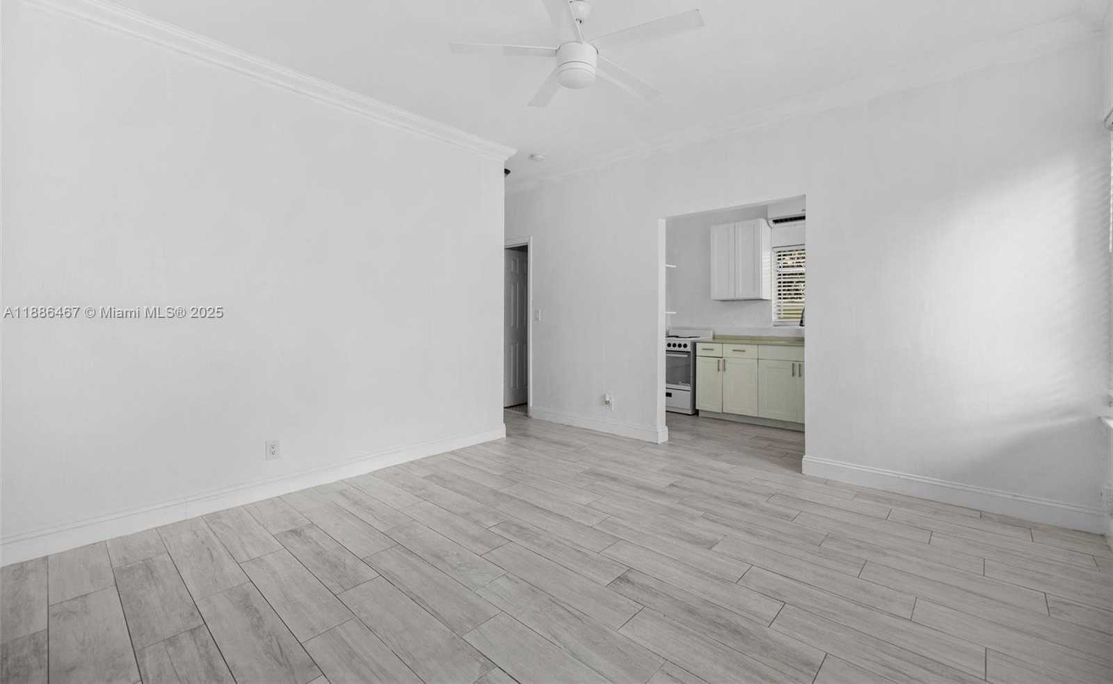 Small Image of 2822 PINE TREE DR, Miami Beach Number 19