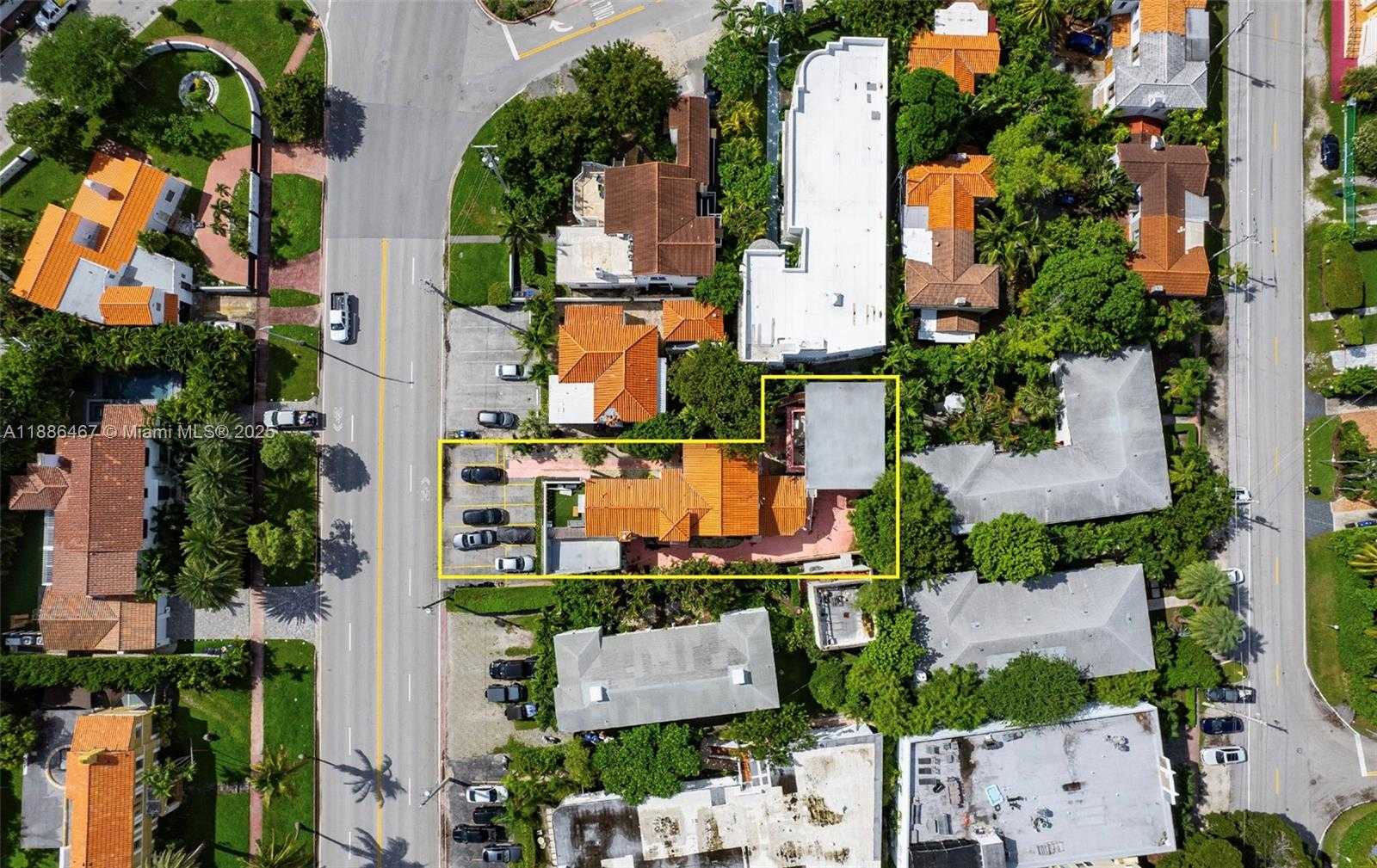 Small Image of 2822 PINE TREE DR, Miami Beach Number 2
