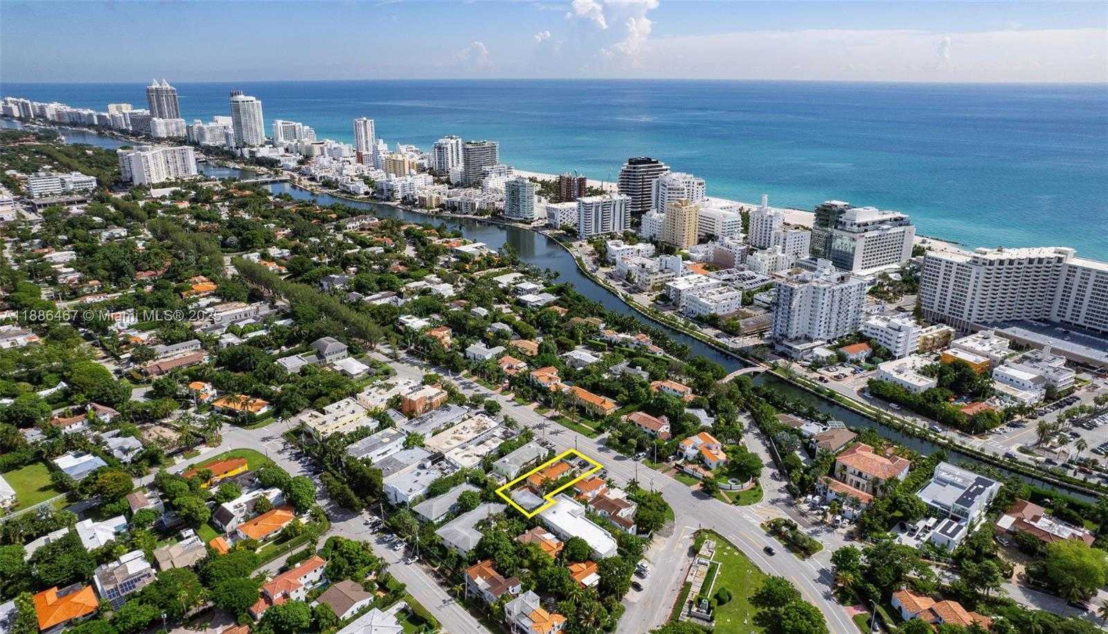 Small Image of 2822 PINE TREE DR, Miami Beach Number 3