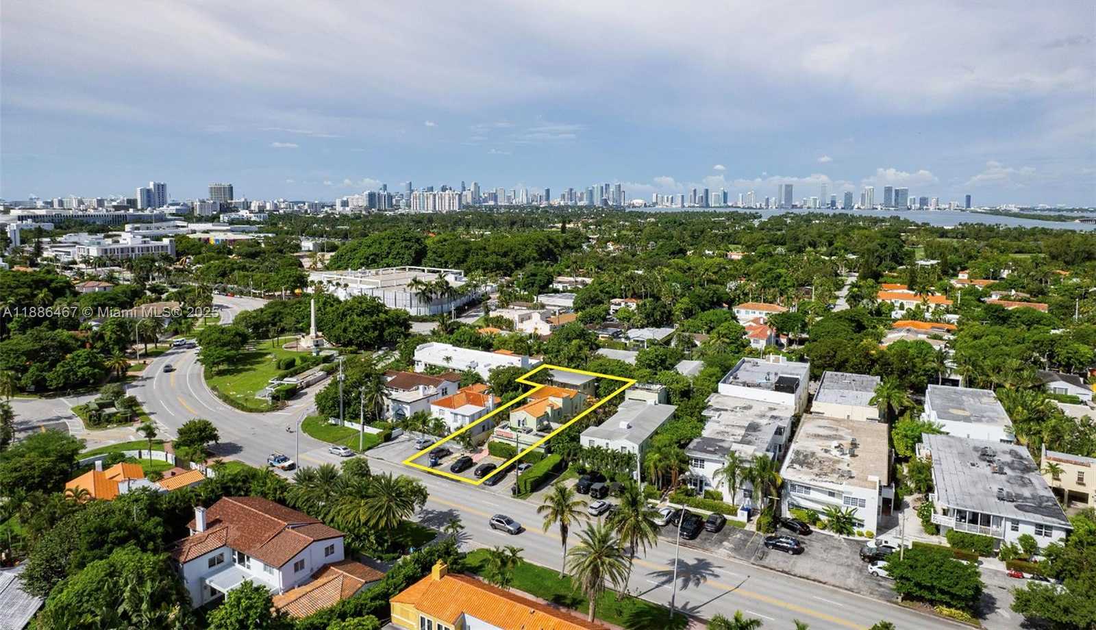 Small Image of 2822 PINE TREE DR, Miami Beach Number 6