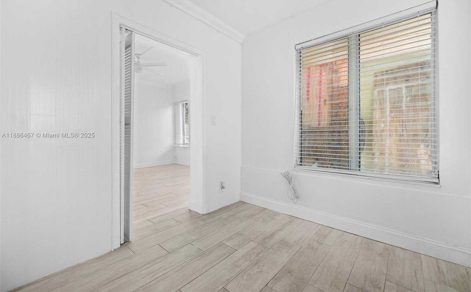 Small Image of 2822 PINE TREE DR, Miami Beach Number 8