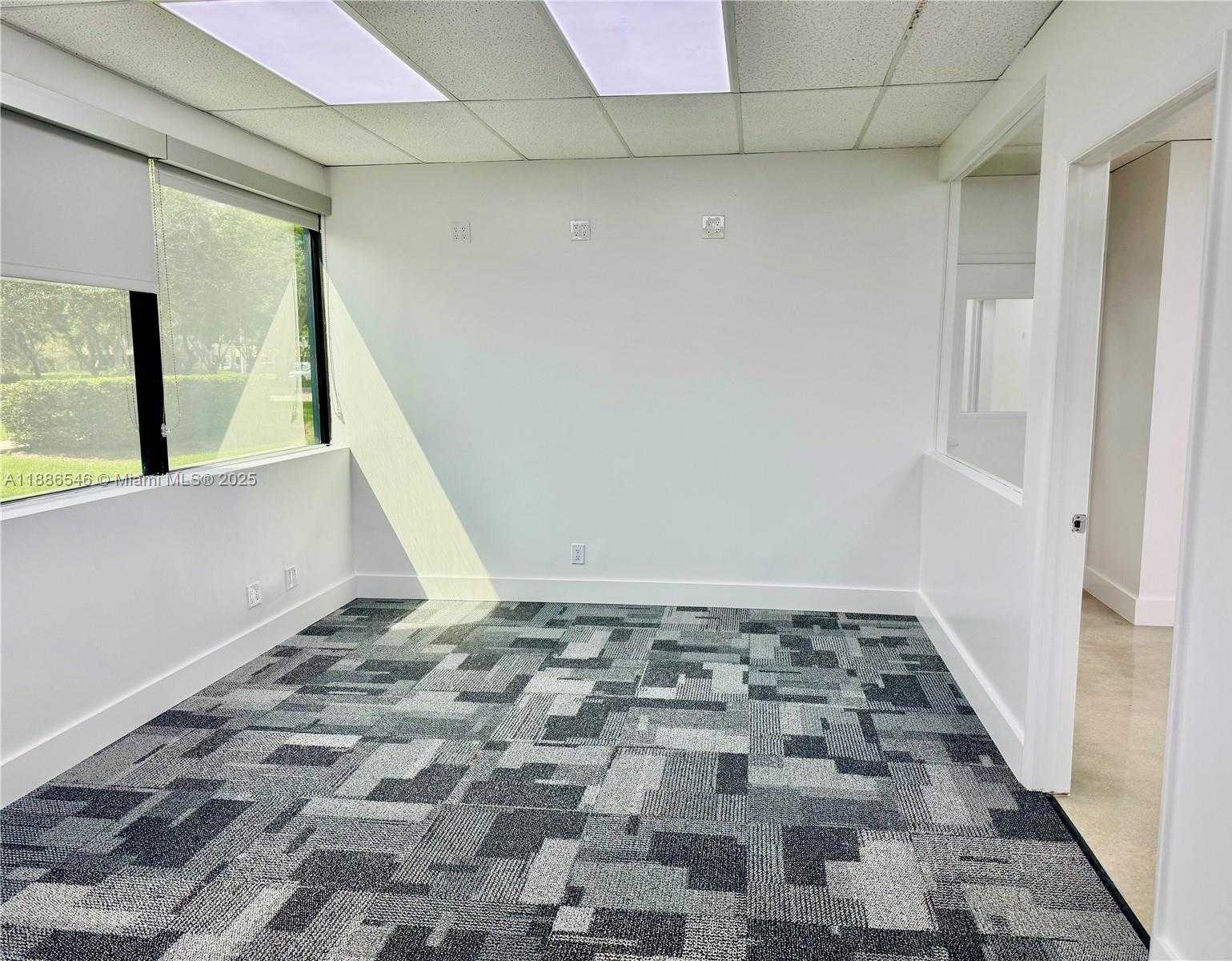 Small Image of 440 SAWGRASS CORPORATE PKWY #108, Sunrise Number 4