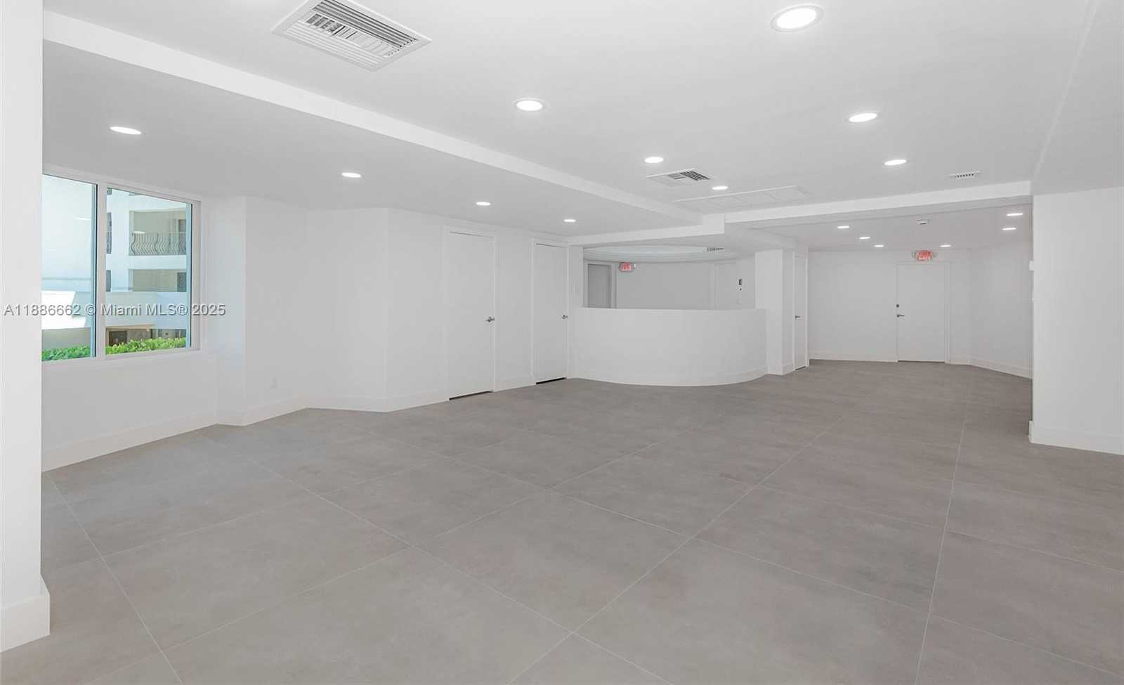 Small Image of 5401 COLLINS AVE #CU-9, Miami Beach Number 12