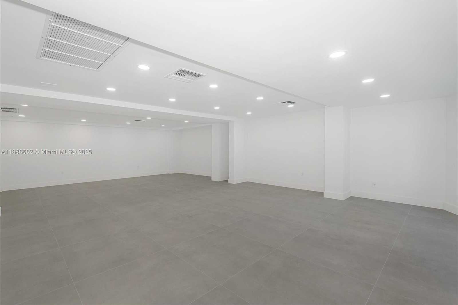 Small Image of 5401 COLLINS AVE #CU-9, Miami Beach Number 14