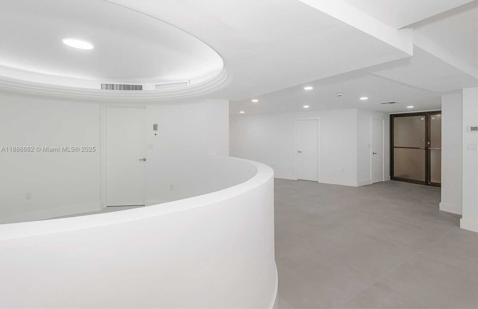 Small Image of 5401 COLLINS AVE #CU-9, Miami Beach Number 15
