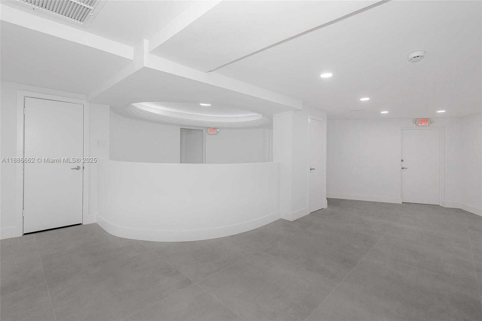 Small Image of 5401 COLLINS AVE #CU-9, Miami Beach Number 16