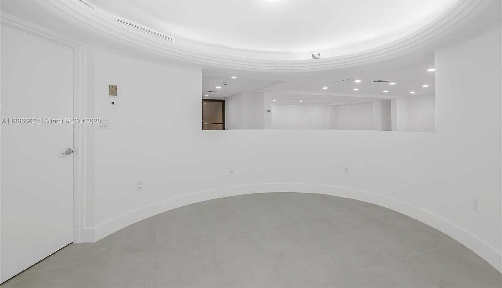 Small Image of 5401 COLLINS AVE #CU-9, Miami Beach Number 18