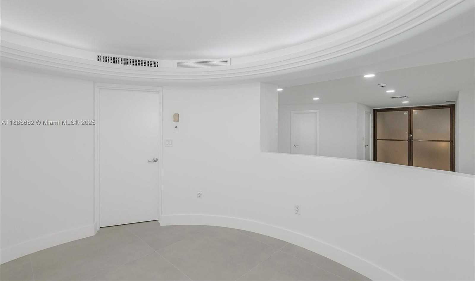 Small Image of 5401 COLLINS AVE #CU-9, Miami Beach Number 19