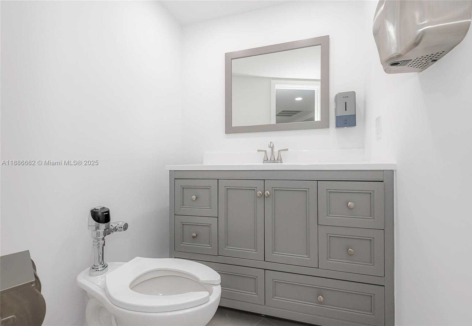 Small Image of 5401 COLLINS AVE #CU-9, Miami Beach Number 20