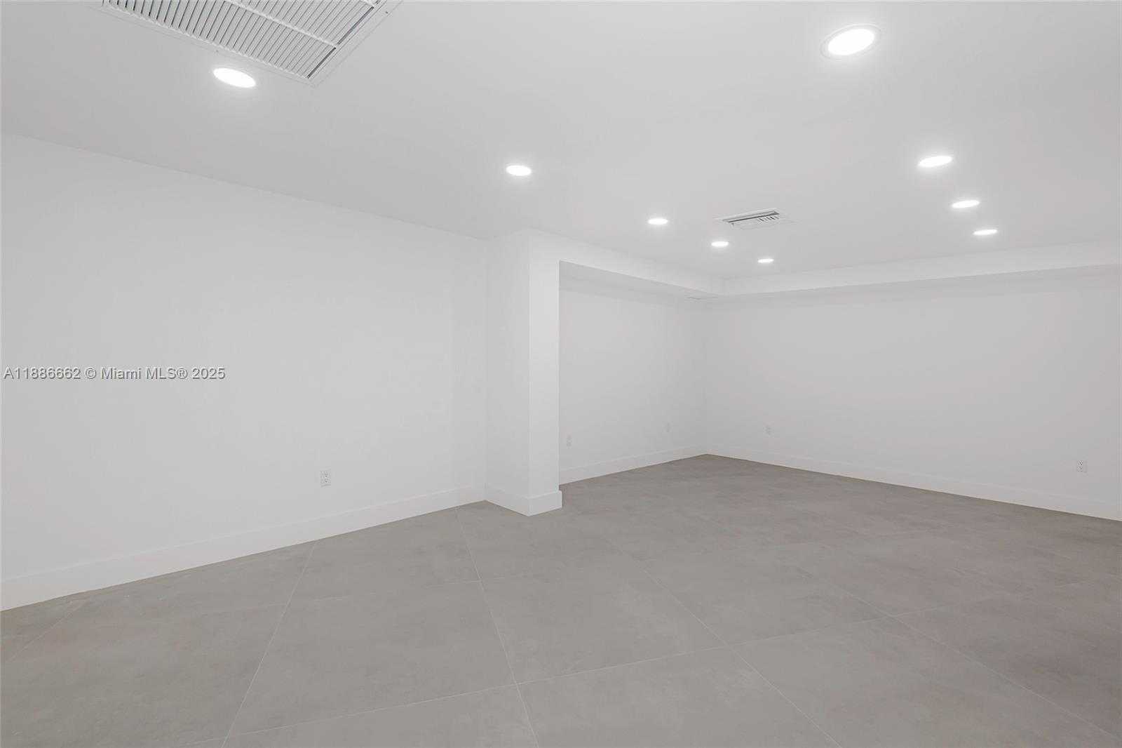 Small Image of 5401 COLLINS AVE #CU-9, Miami Beach Number 21