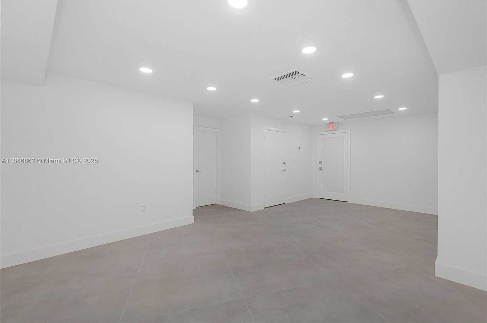 Small Image of 5401 COLLINS AVE #CU-9, Miami Beach Number 24
