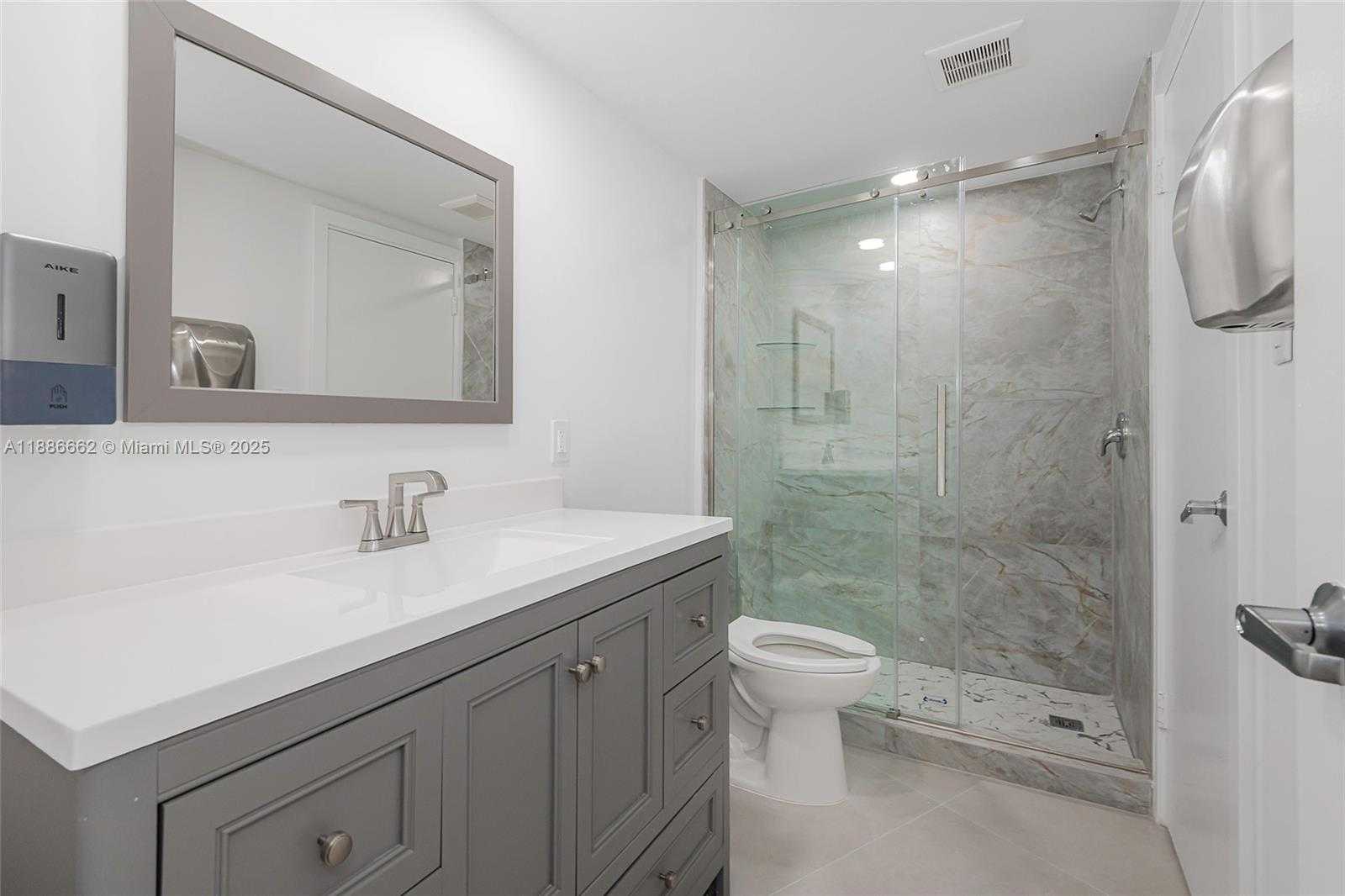 Small Image of 5401 COLLINS AVE #CU-9, Miami Beach Number 26