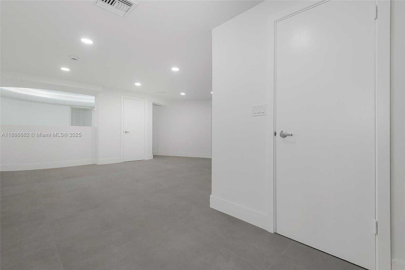 Small Image of 5401 COLLINS AVE #CU-9, Miami Beach Number 5