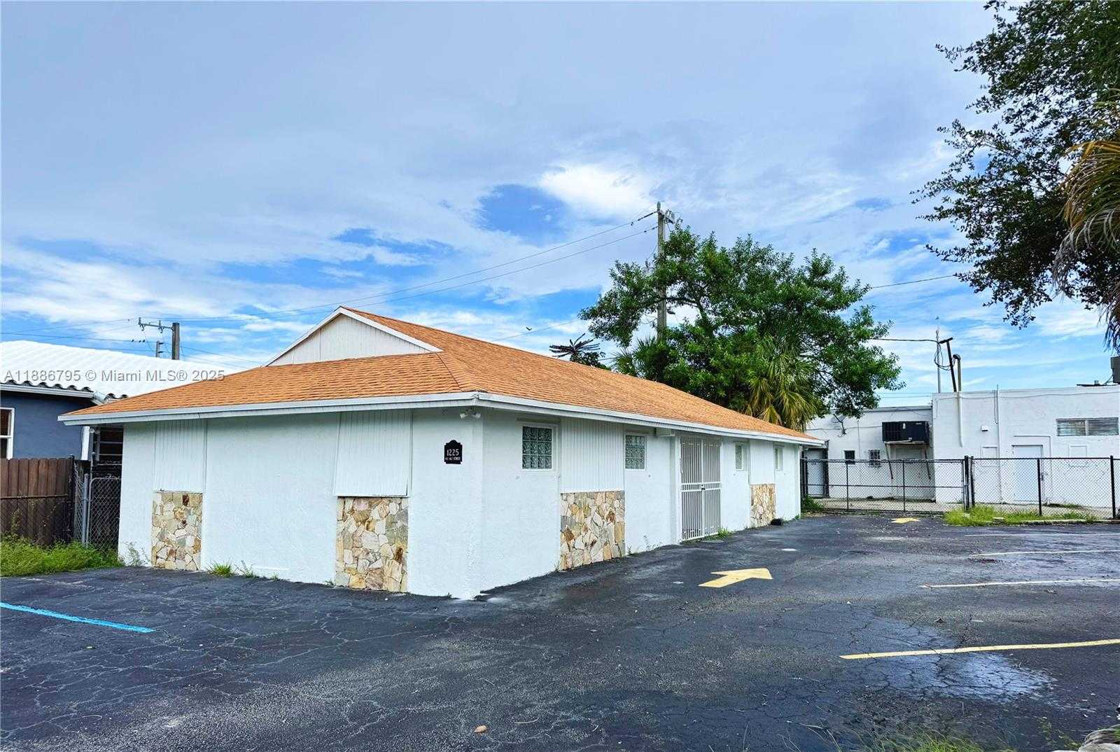 Small Image of 1225 NORTH EAST 162ND ST, North Miami Beach Number 3