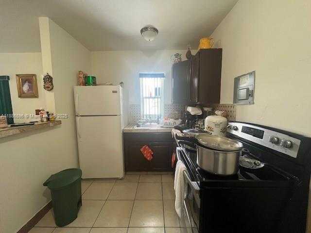 Small Image of 2900 WEST FLAGLER ST, Miami Number 15