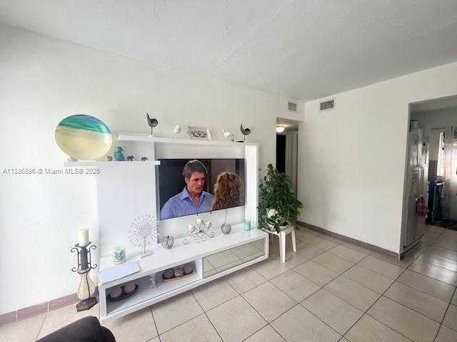 Small Image of 2900 WEST FLAGLER ST, Miami Number 22