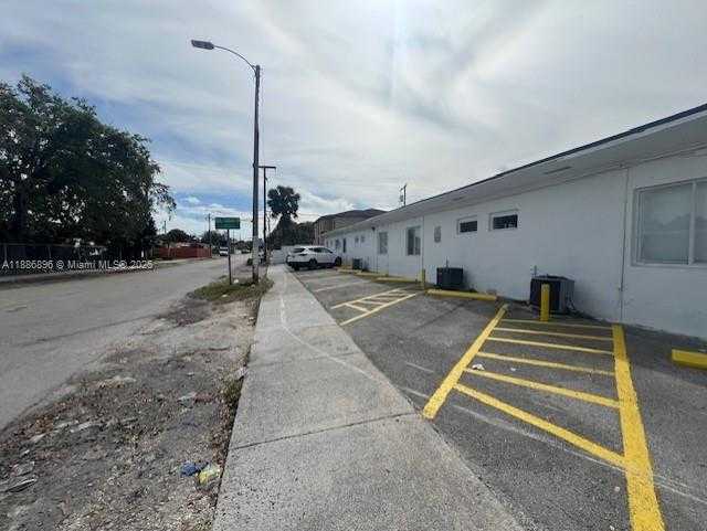 Small Image of 2900 WEST FLAGLER ST, Miami Number 28