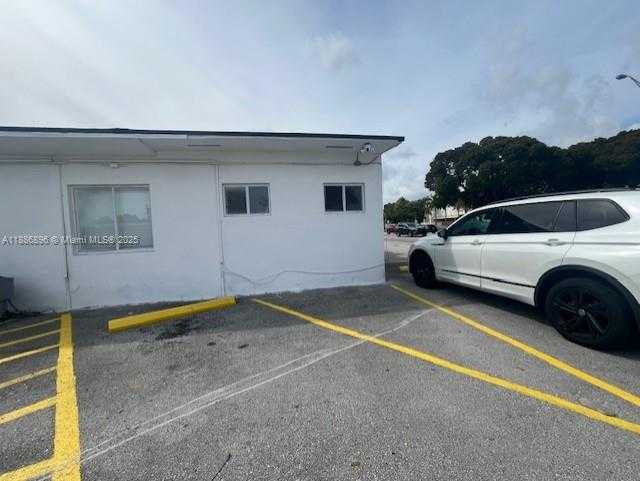 Small Image of 2900 WEST FLAGLER ST, Miami Number 30
