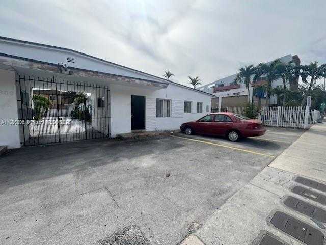 Small Image of 2900 WEST FLAGLER ST, Miami Number 31