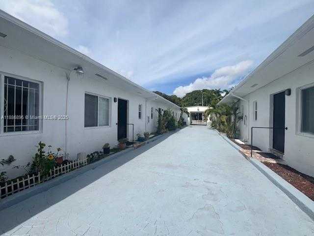 Small Image of 2900 WEST FLAGLER ST, Miami Number 33