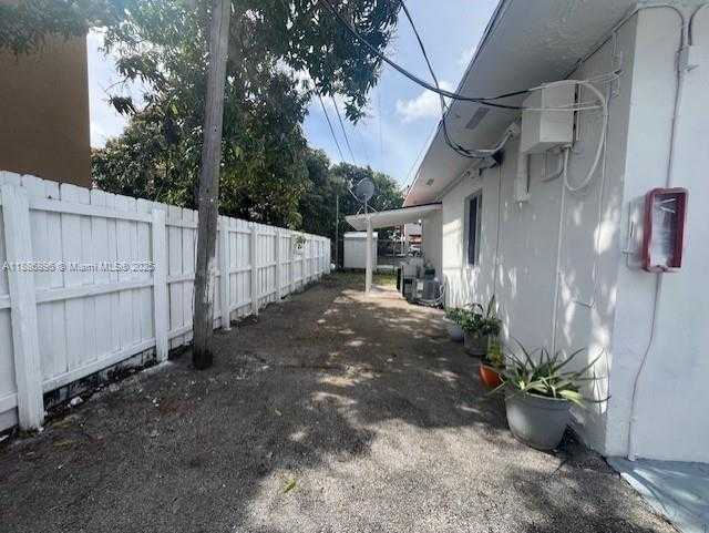 Small Image of 2900 WEST FLAGLER ST, Miami Number 35