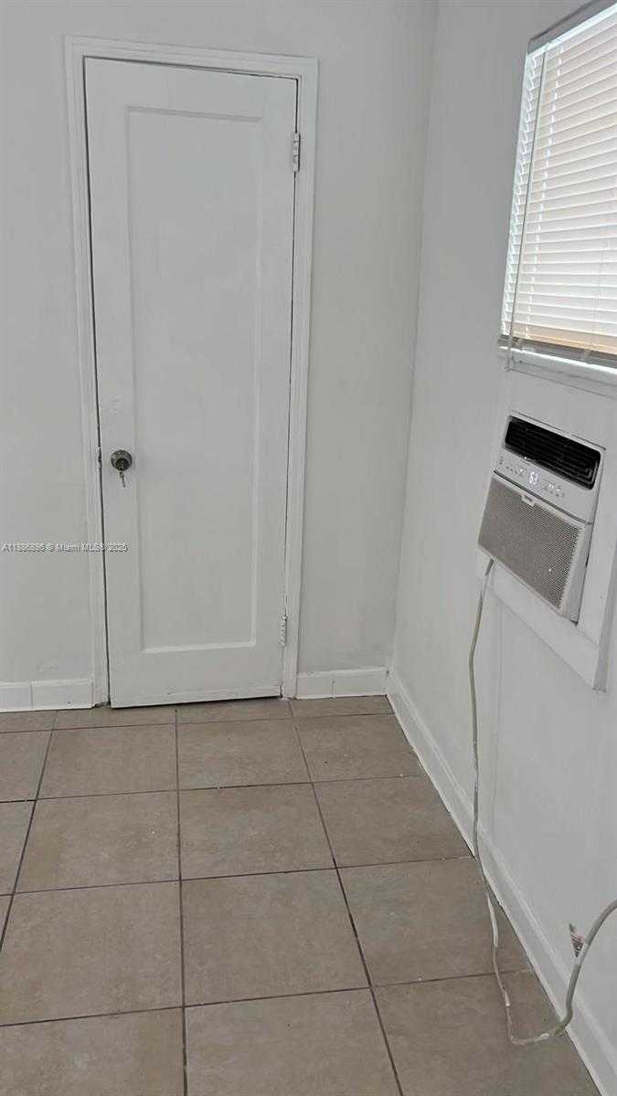 Small Image of 2900 WEST FLAGLER ST, Miami Number 38