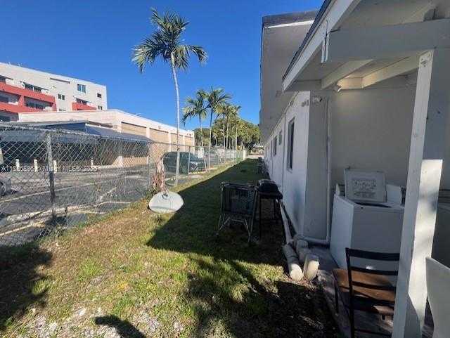 Small Image of 2900 WEST FLAGLER ST, Miami Number 4