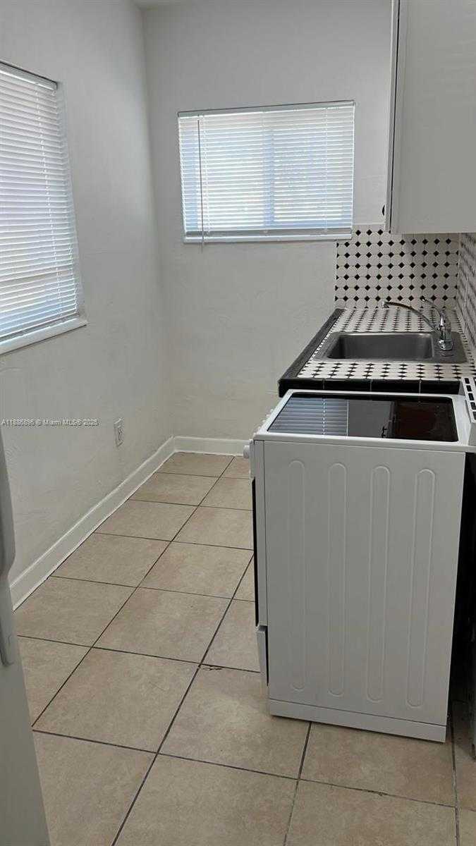 Small Image of 2900 WEST FLAGLER ST, Miami Number 41