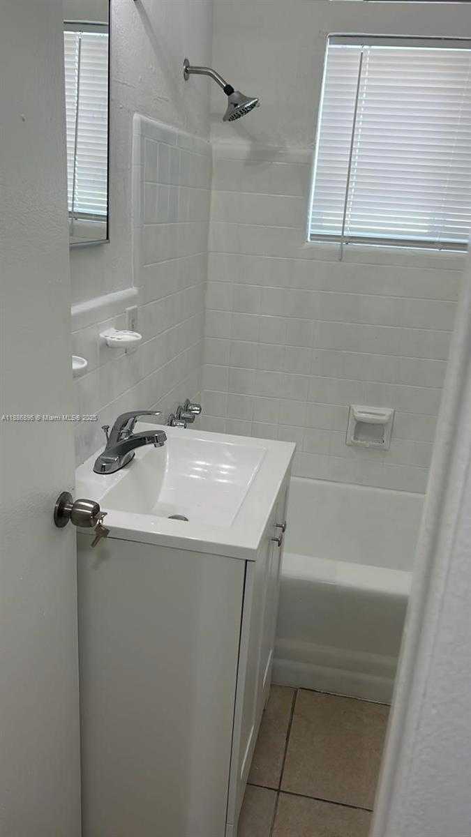 Small Image of 2900 WEST FLAGLER ST, Miami Number 43