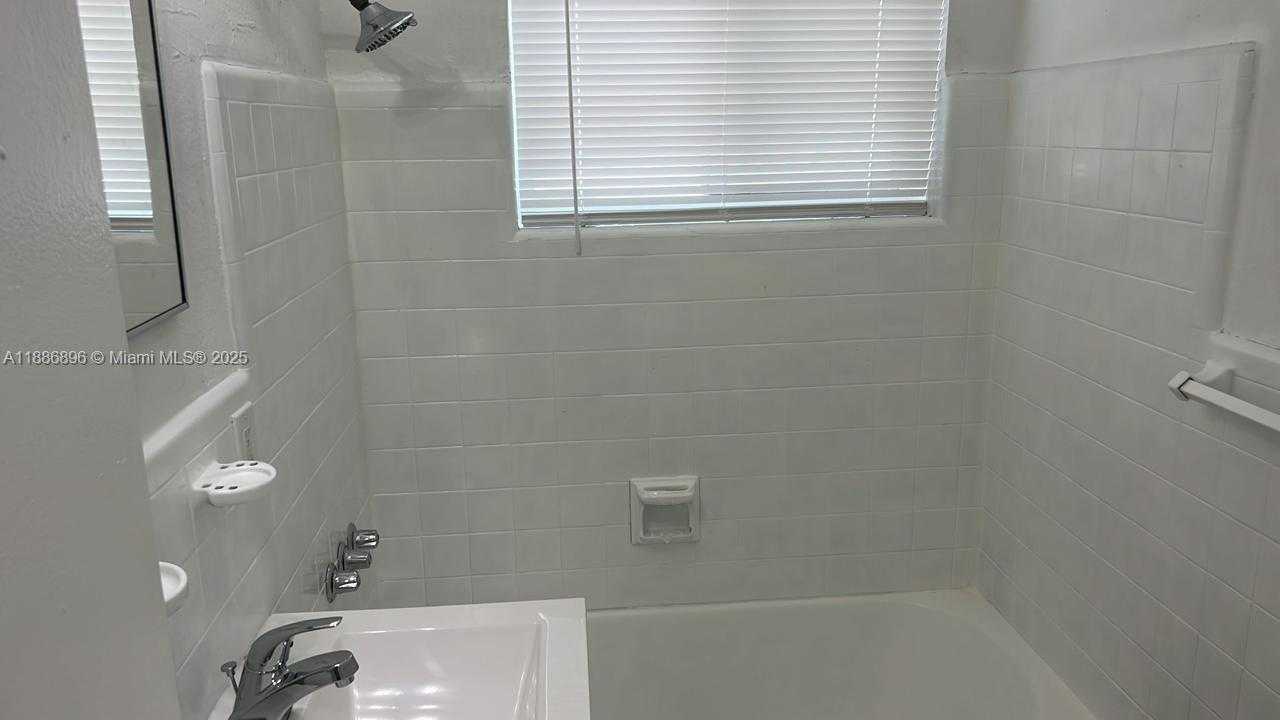 Small Image of 2900 WEST FLAGLER ST, Miami Number 44