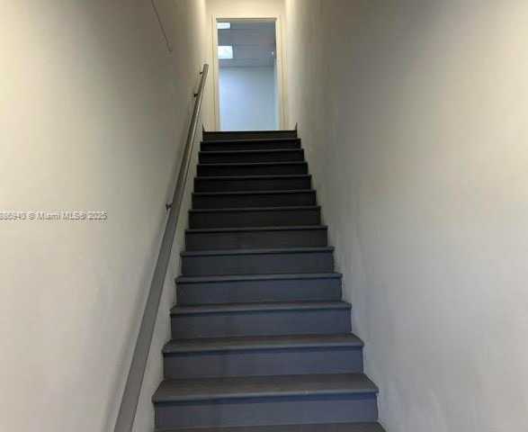 Small Image of 2001 NORTH DIXIE HWY, Pompano Beach Number 2