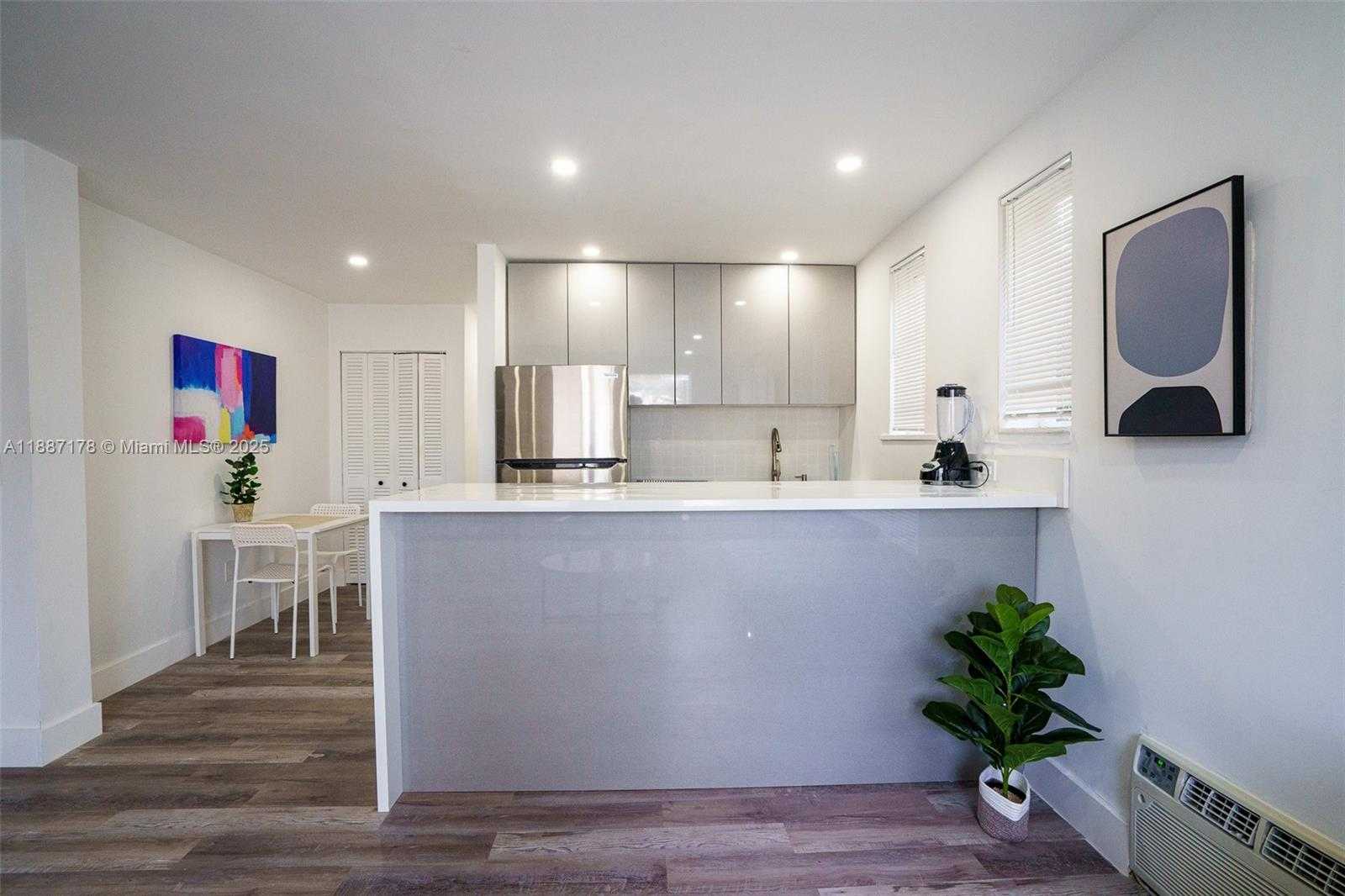 Small Image of 444 PONCE DE LEON BLVD, Coral Gables Number 12