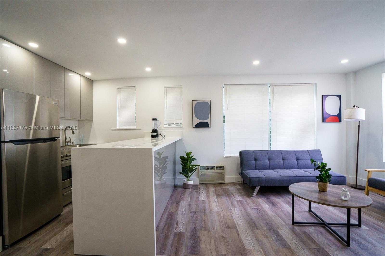 Small Image of 444 PONCE DE LEON BLVD, Coral Gables Number 14