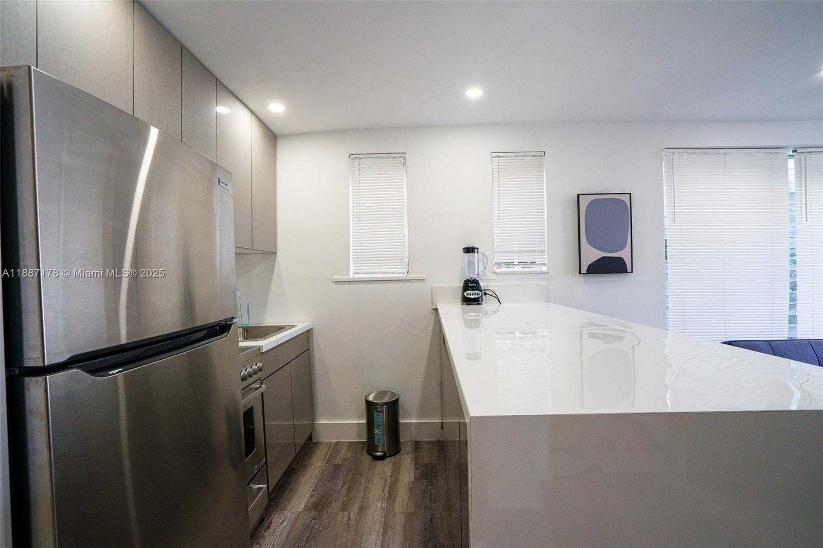 Small Image of 444 PONCE DE LEON BLVD, Coral Gables Number 16