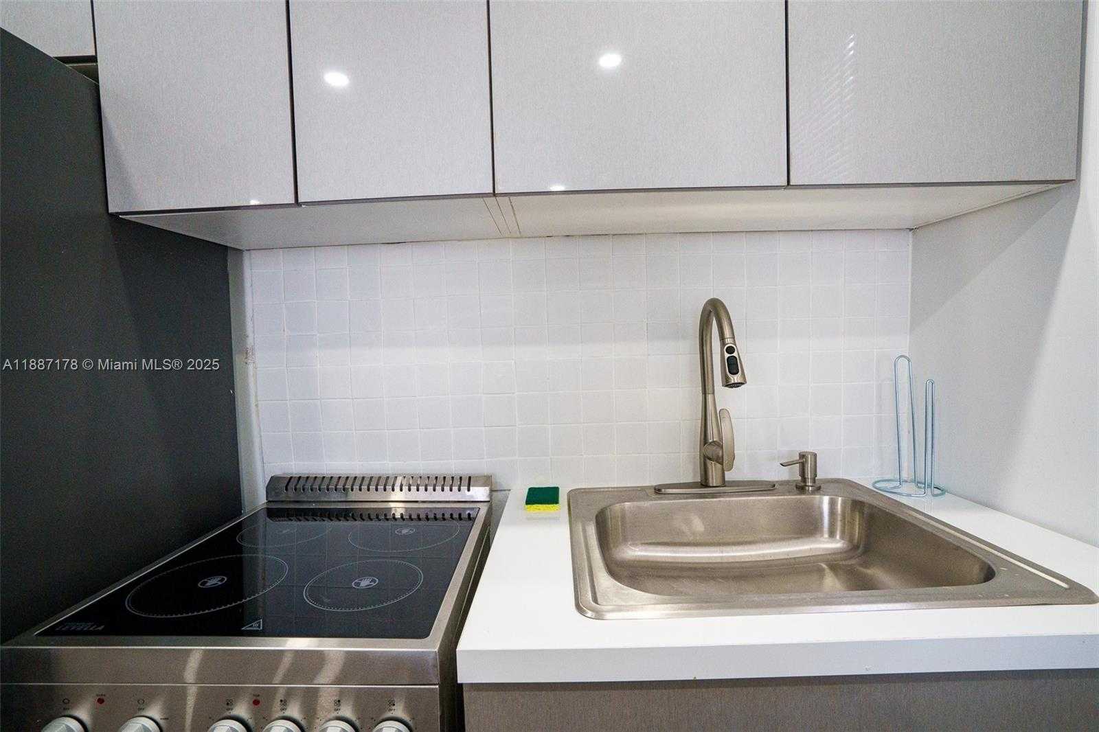 Small Image of 444 PONCE DE LEON BLVD, Coral Gables Number 17