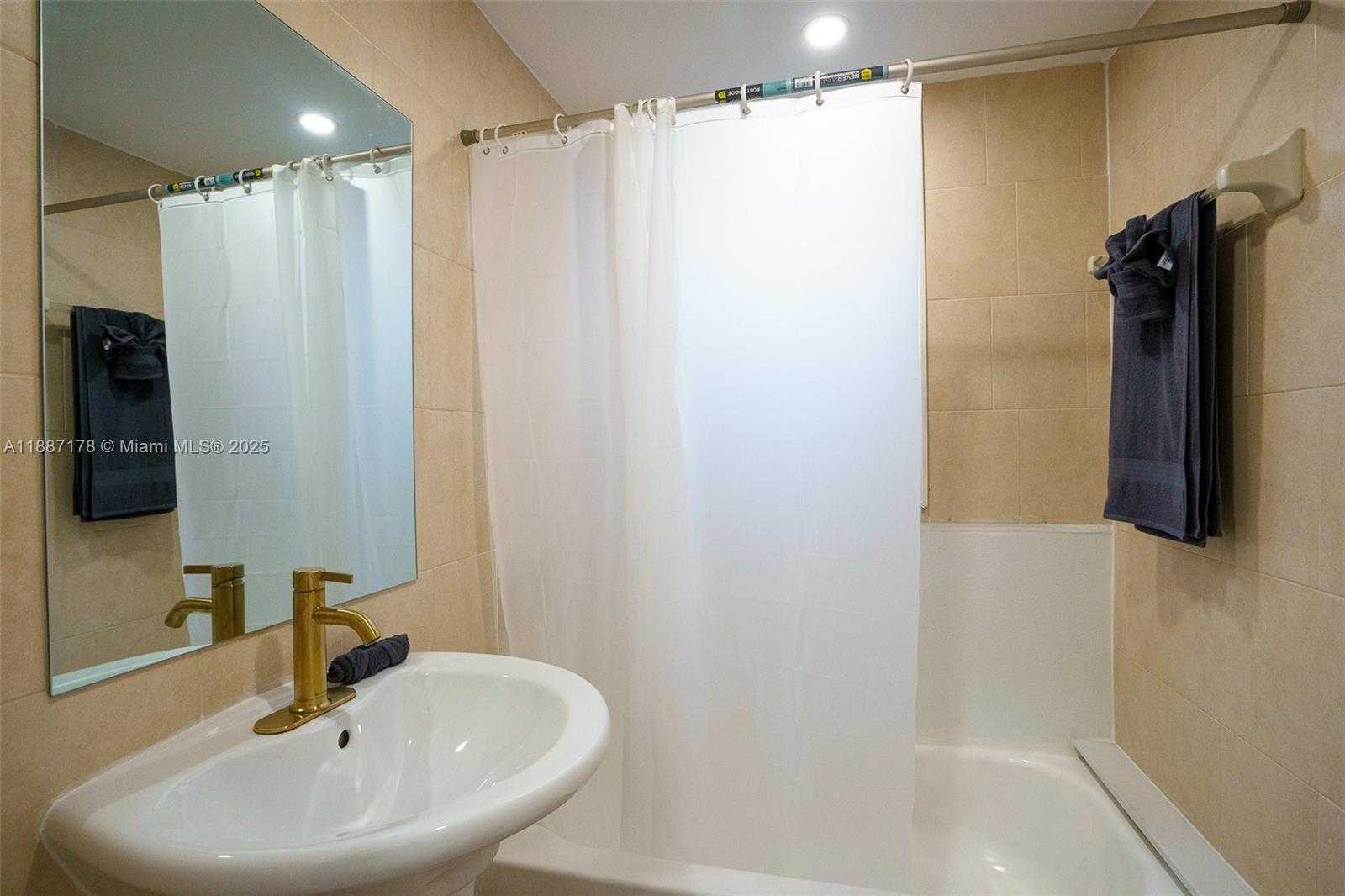 Small Image of 444 PONCE DE LEON BLVD, Coral Gables Number 22