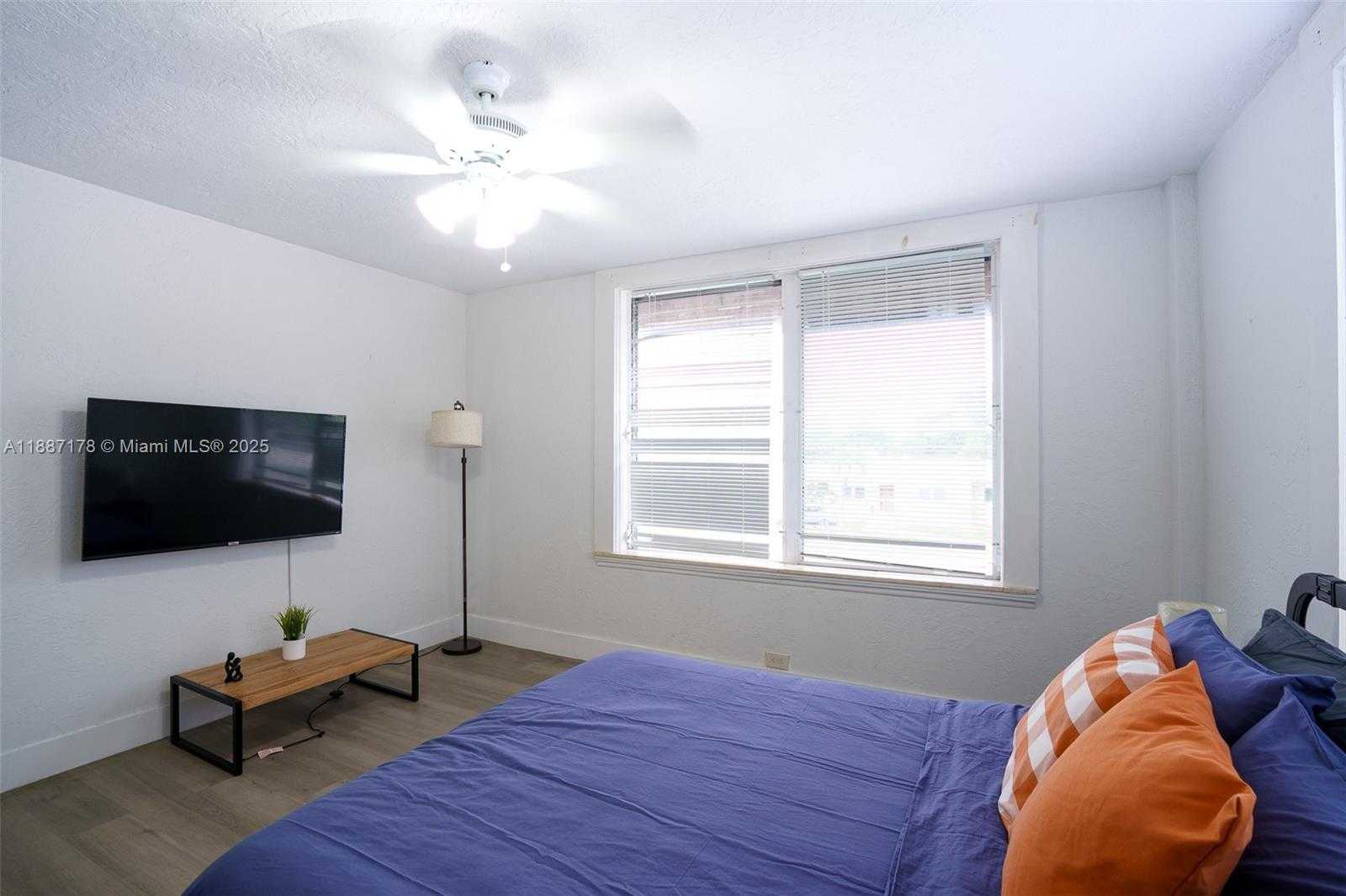 Small Image of 444 PONCE DE LEON BLVD, Coral Gables Number 26