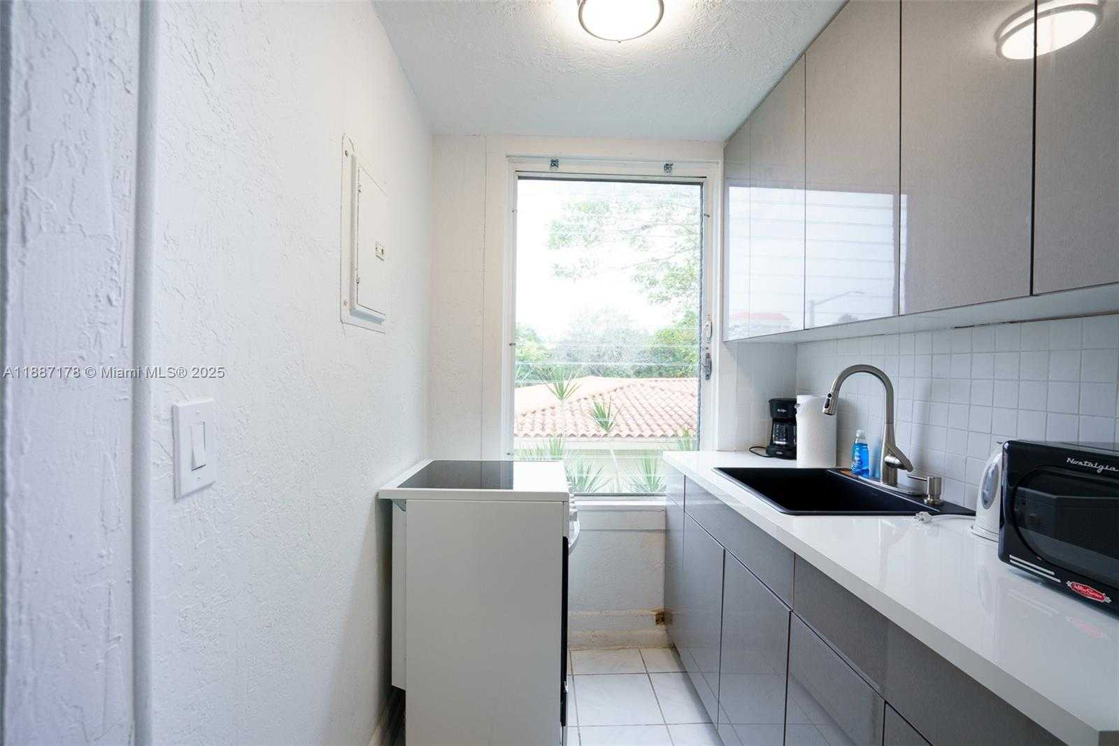 Small Image of 444 PONCE DE LEON BLVD, Coral Gables Number 29