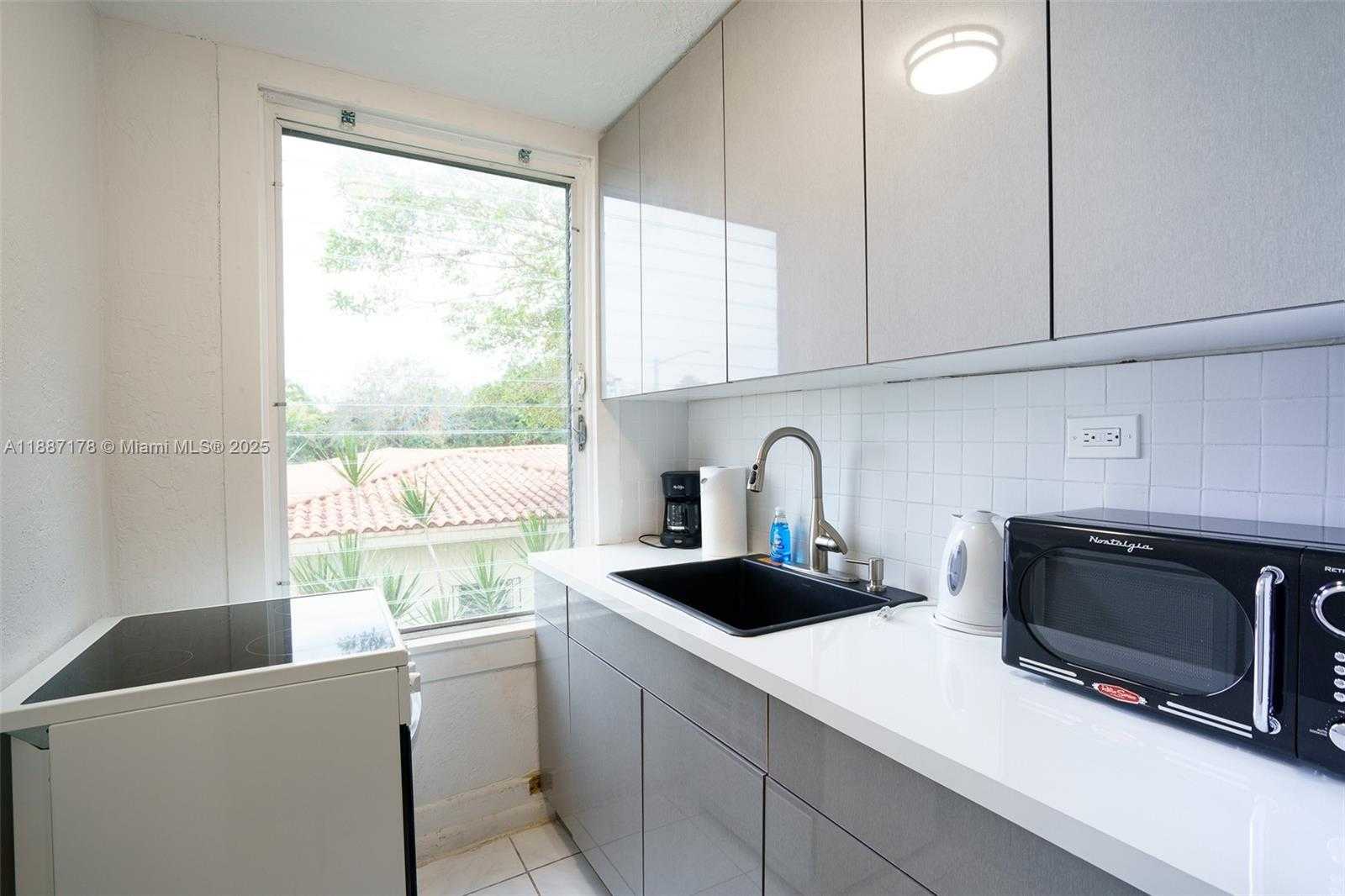 Small Image of 444 PONCE DE LEON BLVD, Coral Gables Number 30