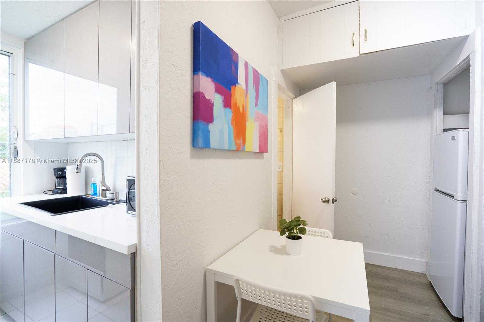 Small Image of 444 PONCE DE LEON BLVD, Coral Gables Number 32