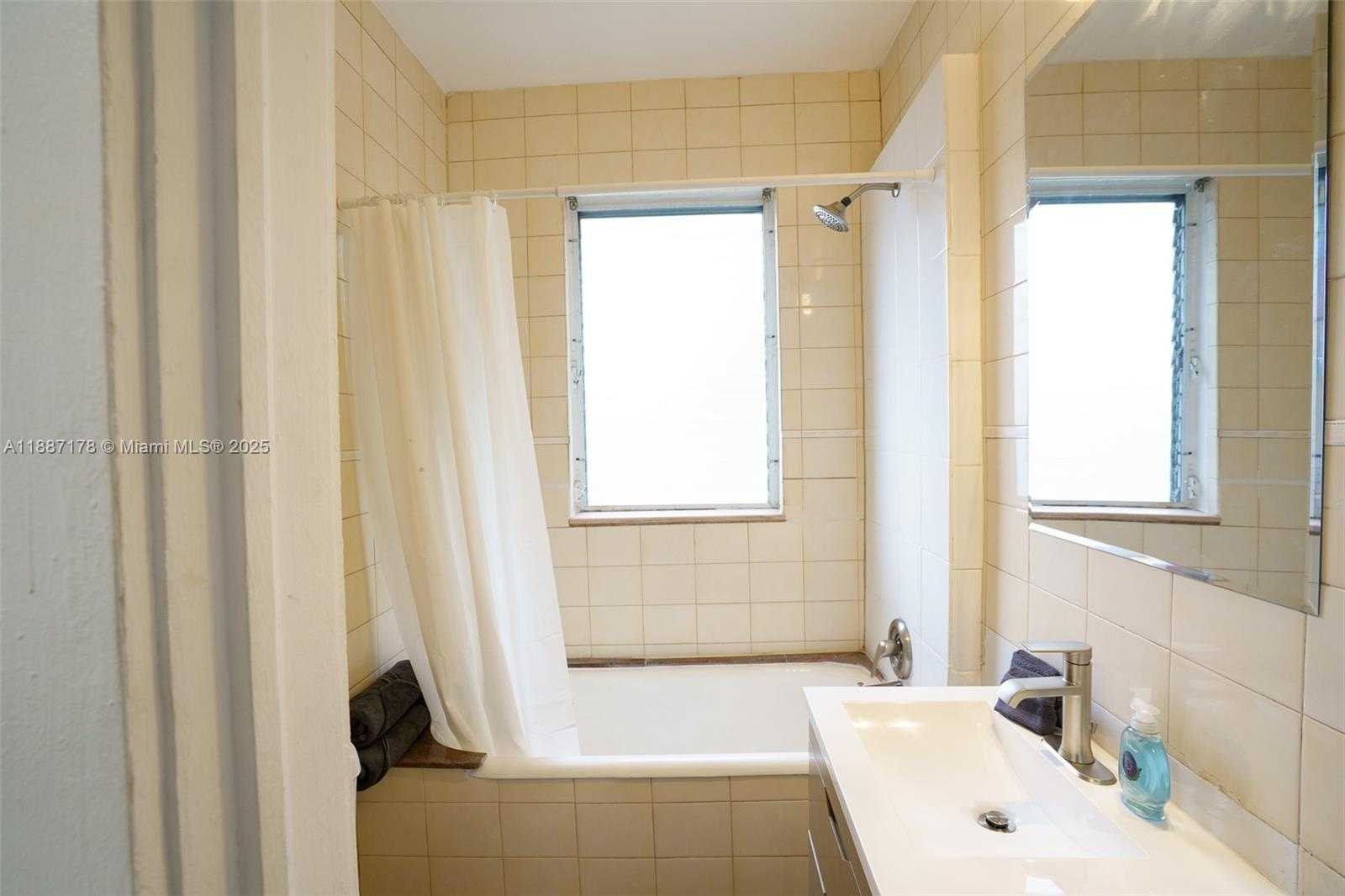 Small Image of 444 PONCE DE LEON BLVD, Coral Gables Number 33