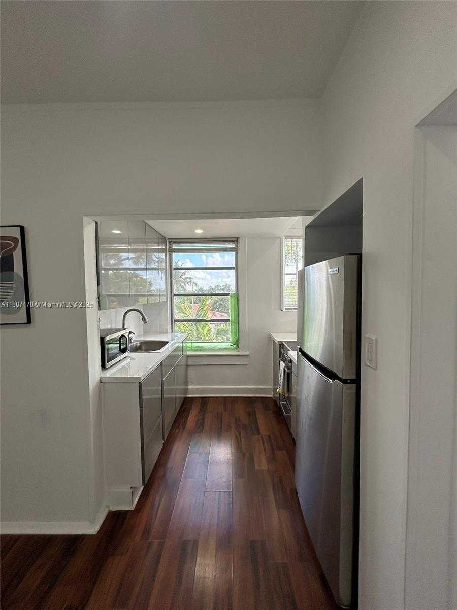 Small Image of 444 PONCE DE LEON BLVD, Coral Gables Number 38