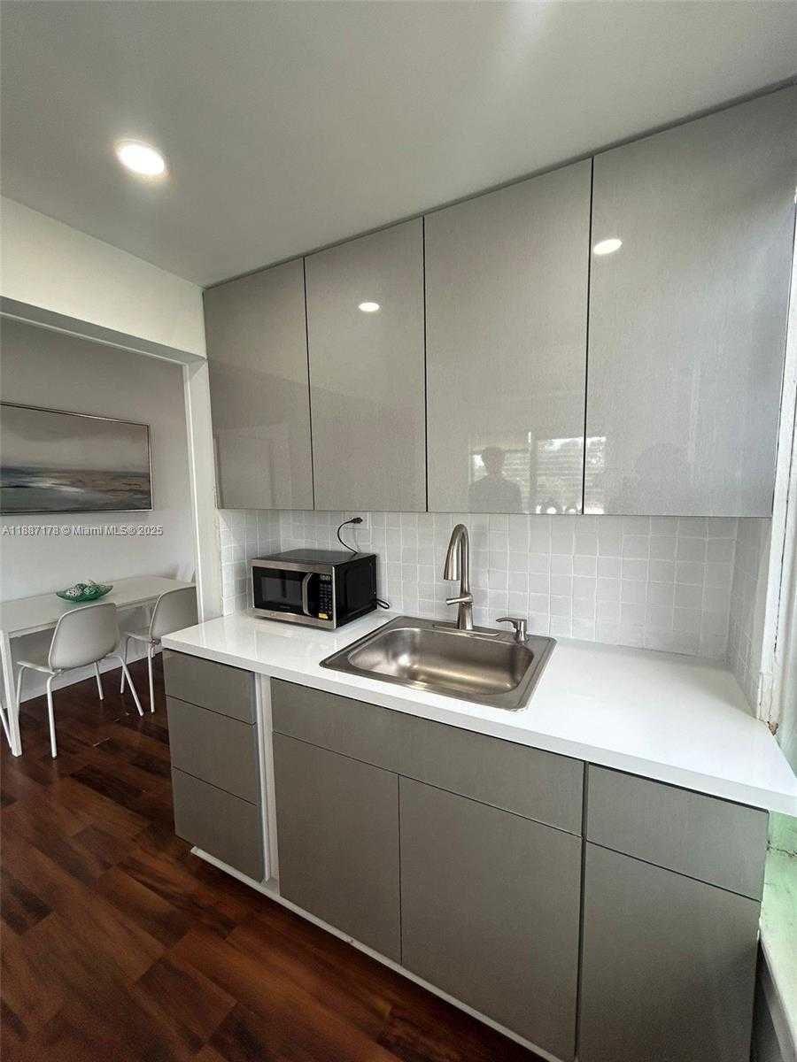 Small Image of 444 PONCE DE LEON BLVD, Coral Gables Number 40